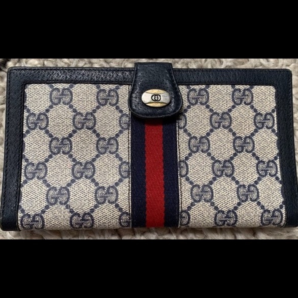 Vintage 80's 100% authentic Gucci GG Wallet